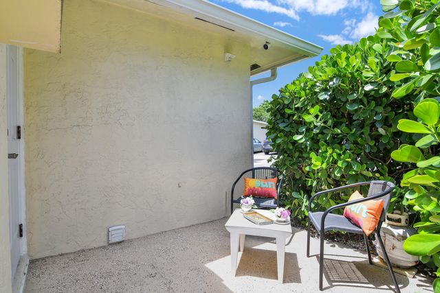 432 SW Natura Avenue, Deerfield Beach, FL 33441