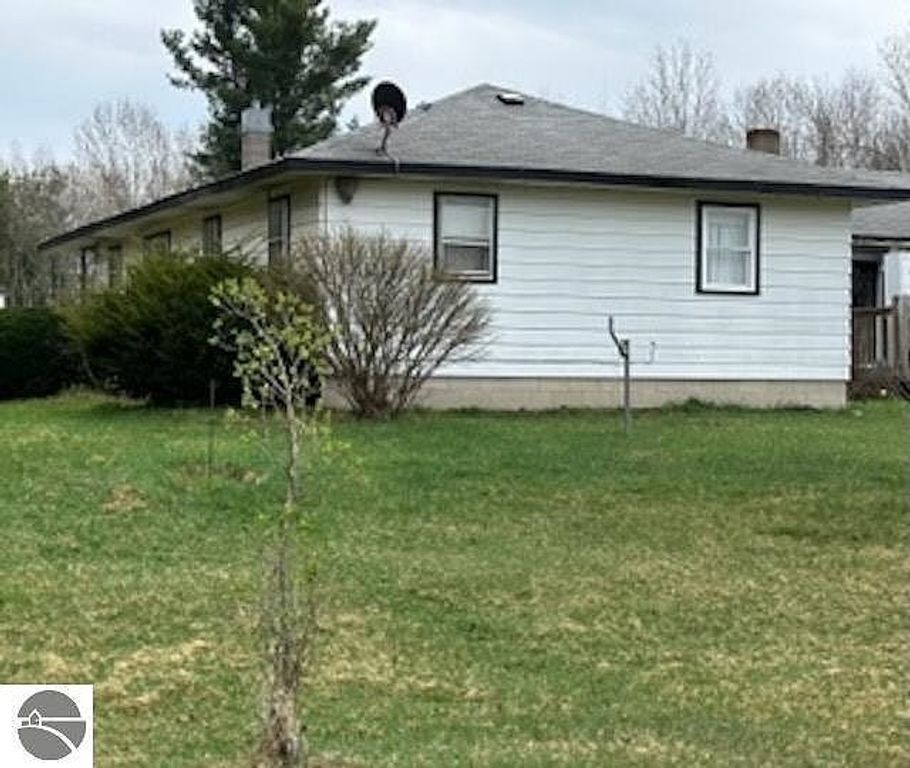 4419 10 Mile Road, Evart, MI 49631