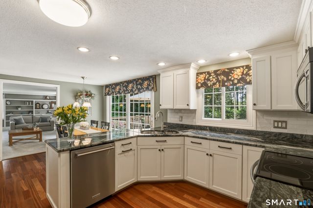 14 High Hill Road, Canton, CT 06019