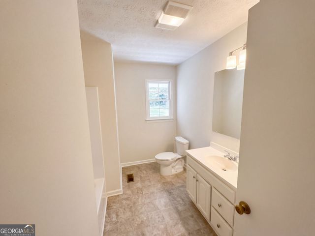 3089 Linecrest Road, Ellenwood, GA 30294