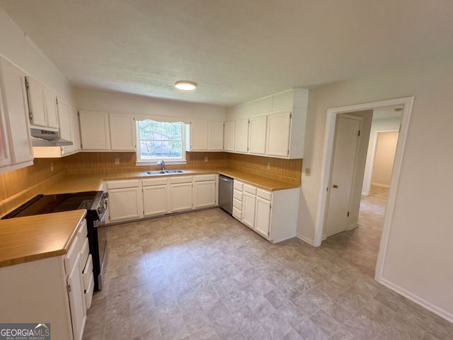 3089 Linecrest Road, Ellenwood, GA 30294