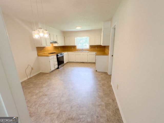 3089 Linecrest Road, Ellenwood, GA 30294