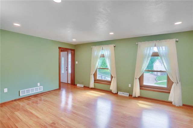 2525 Country Side Lane, Franklin Park, PA 15090