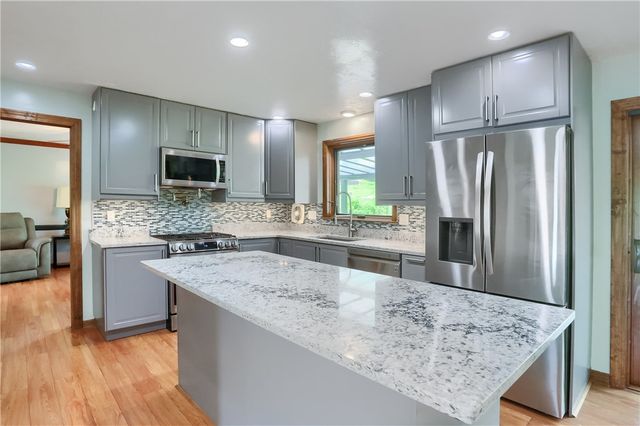 2525 Country Side Lane, Franklin Park, PA 15090