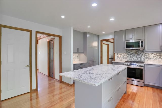 2525 Country Side Lane, Franklin Park, PA 15090