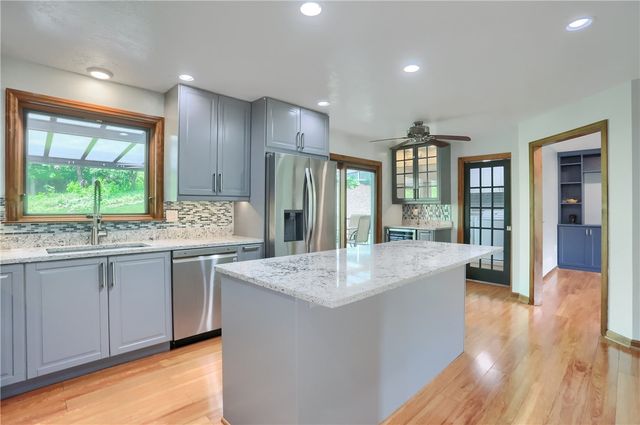 2525 Country Side Lane, Franklin Park, PA 15090
