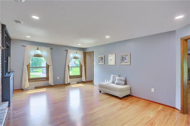 2525 Country Side Lane, Franklin Park, PA 15090