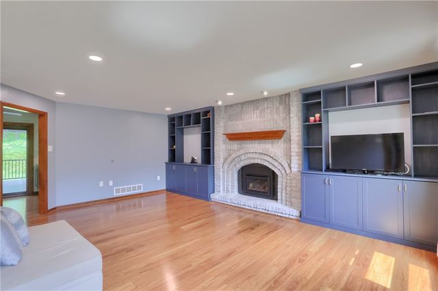 2525 Country Side Lane, Franklin Park, PA 15090