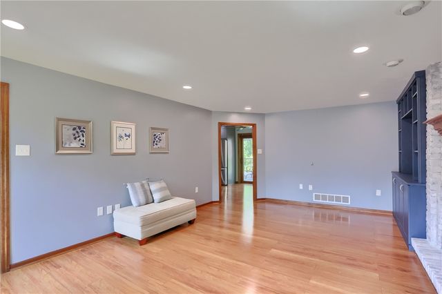 2525 Country Side Lane, Franklin Park, PA 15090