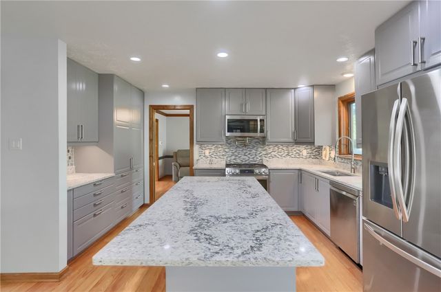 2525 Country Side Lane, Franklin Park, PA 15090