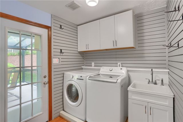 2525 Country Side Lane, Franklin Park, PA 15090