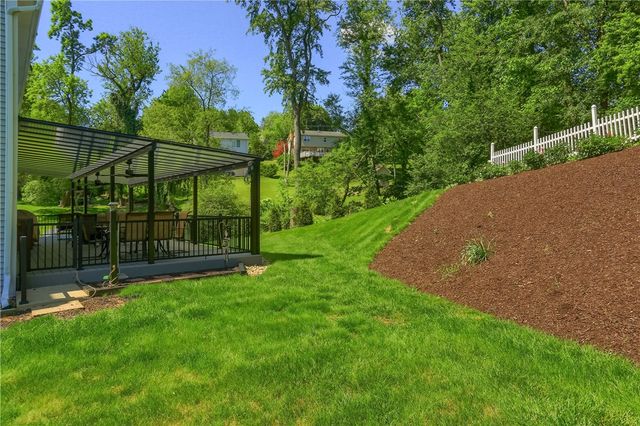 2525 Country Side Lane, Franklin Park, PA 15090