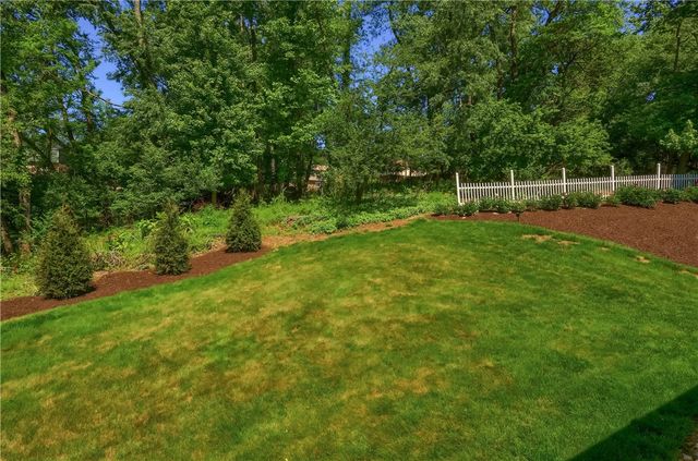 2525 Country Side Lane, Franklin Park, PA 15090