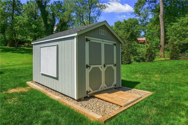 2525 Country Side Lane, Franklin Park, PA 15090