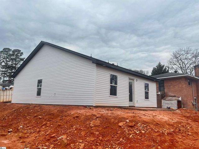 20 Poplar Street, Woodruff, SC 29388