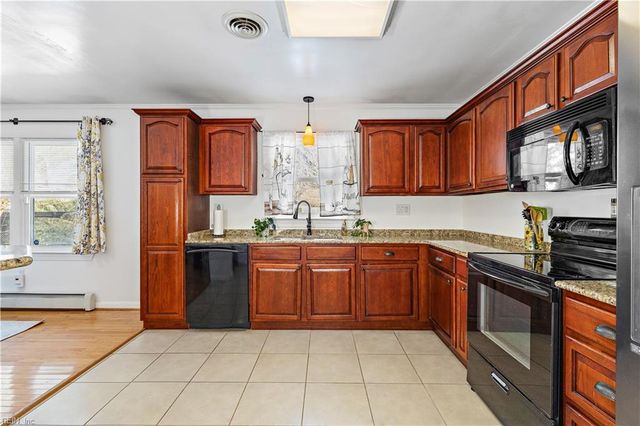 1514 Brittle Dr, Suffolk, VA 23434