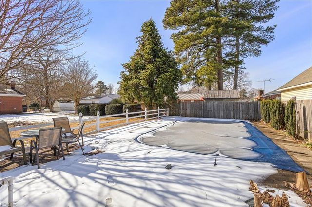 1514 Brittle Dr, Suffolk, VA 23434