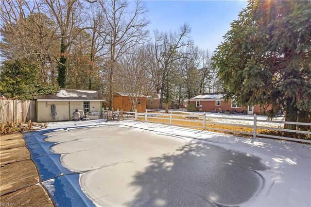 1514 Brittle Dr, Suffolk, VA 23434