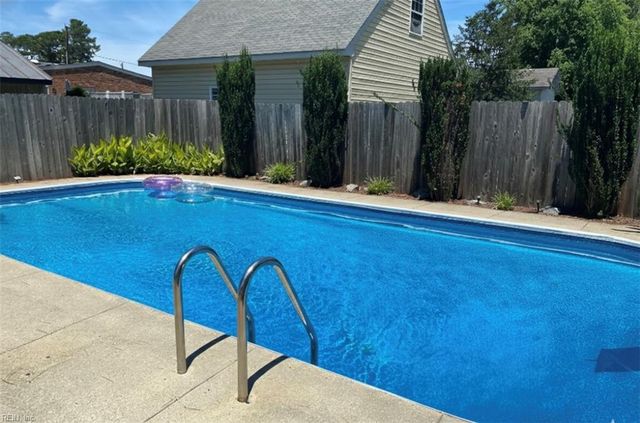 1514 Brittle Dr, Suffolk, VA 23434