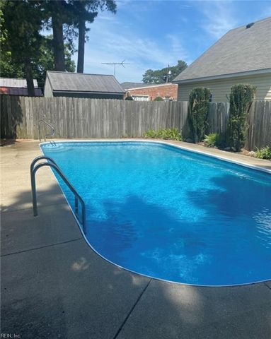 1514 Brittle Dr, Suffolk, VA 23434