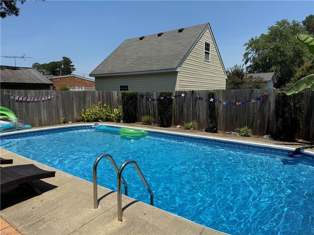 1514 Brittle Dr, Suffolk, VA 23434