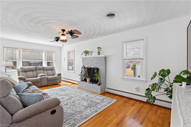 1514 Brittle Dr, Suffolk, VA 23434