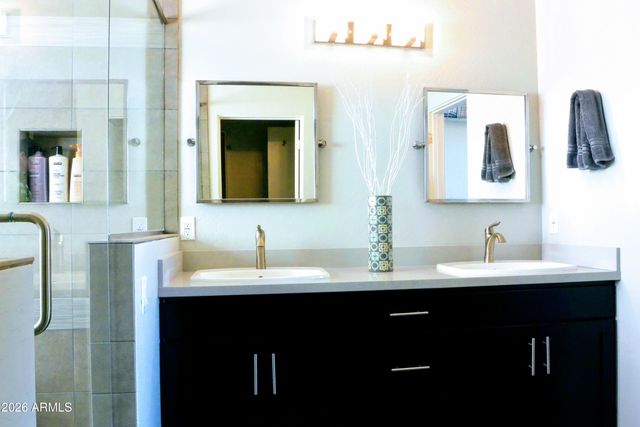 516 E AMES Place, Phoenix, AZ 85004