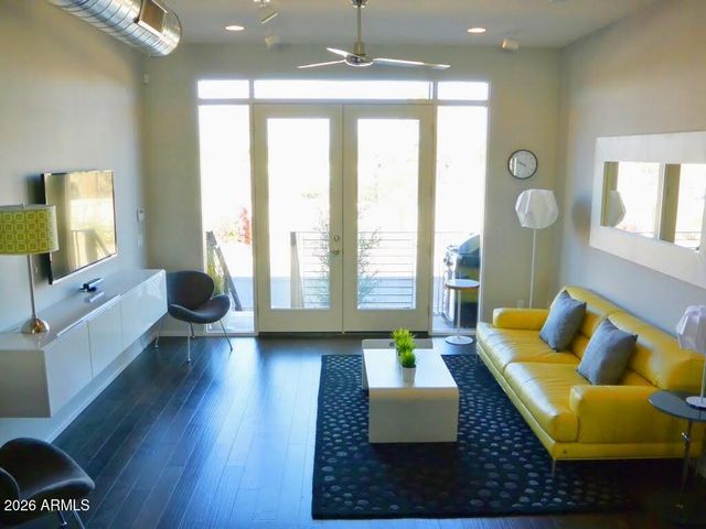 516 E AMES Place, Phoenix, AZ 85004