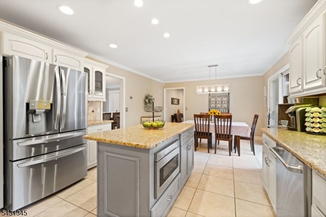 79 Wilshire Dr, Montgomery Twp., NJ 08502