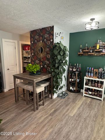 5405 Thunder Ct, Louisville, KY 40272