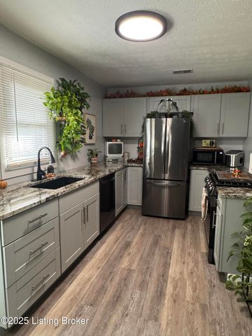 5405 Thunder Ct, Louisville, KY 40272