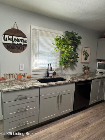 5405 Thunder Ct, Louisville, KY 40272