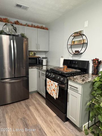 5405 Thunder Ct, Louisville, KY 40272