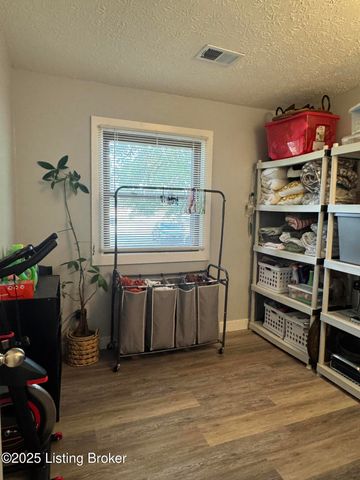 5405 Thunder Ct, Louisville, KY 40272