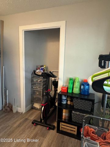 5405 Thunder Ct, Louisville, KY 40272