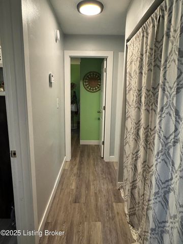 5405 Thunder Ct, Louisville, KY 40272