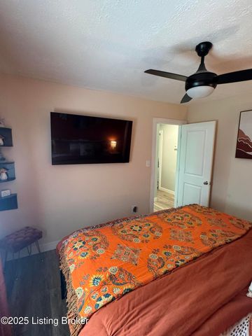 5405 Thunder Ct, Louisville, KY 40272