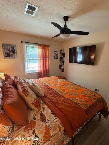 5405 Thunder Ct, Louisville, KY 40272