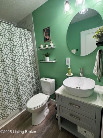 5405 Thunder Ct, Louisville, KY 40272