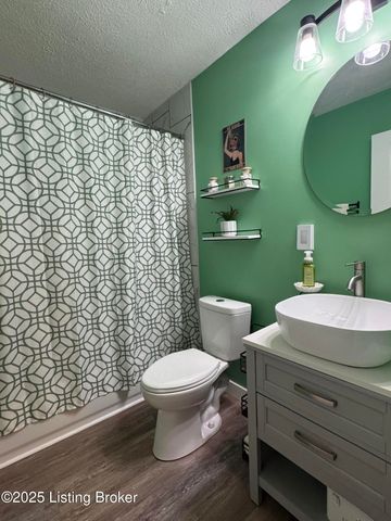 5405 Thunder Ct, Louisville, KY 40272