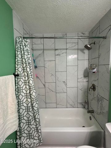 5405 Thunder Ct, Louisville, KY 40272