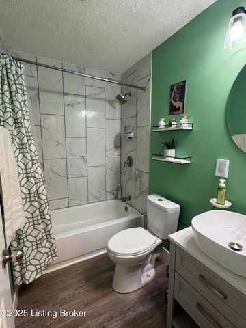 5405 Thunder Ct, Louisville, KY 40272