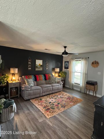 5405 Thunder Ct, Louisville, KY 40272