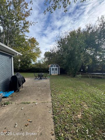 5405 Thunder Ct, Louisville, KY 40272