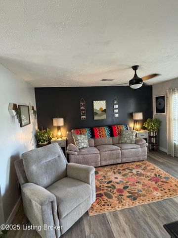 5405 Thunder Ct, Louisville, KY 40272