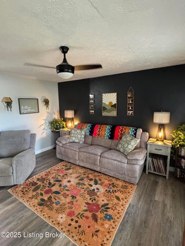 5405 Thunder Ct, Louisville, KY 40272