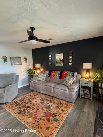 5405 Thunder Ct, Louisville, KY 40272