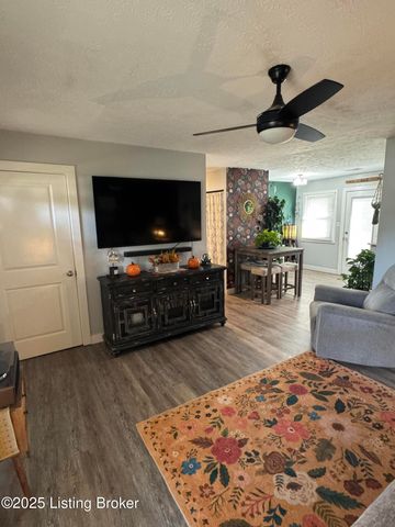 5405 Thunder Ct, Louisville, KY 40272