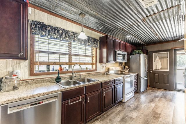 53 Lynell Drive, Huntsville, TX 77320