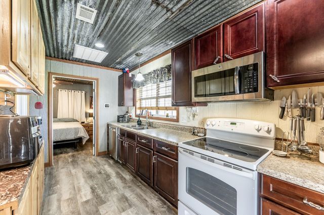 53 Lynell Drive, Huntsville, TX 77320